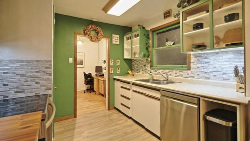 709 5Th Avenue, Kimberley, BC - Indoor Photo Showing Kitchen With Double Sink