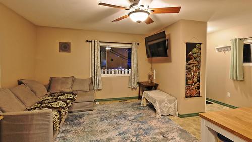 709 5Th Avenue, Kimberley, BC - Indoor Photo Showing Other Room