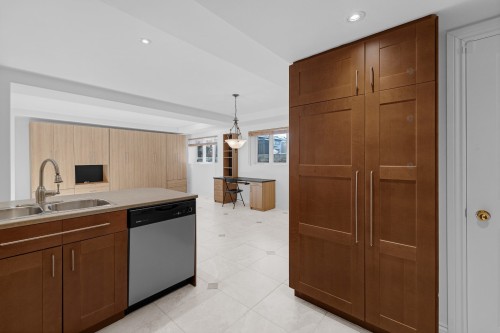 Cuisine - A-210 Rue Harland, Hampstead, QC - Indoor Photo Showing Kitchen With Double Sink
