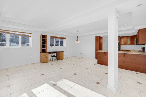 Salon - A-210 Rue Harland, Hampstead, QC - Indoor