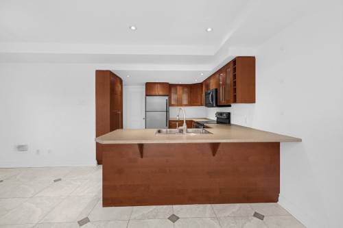 Cuisine - A-210 Rue Harland, Hampstead, QC - Indoor Photo Showing Kitchen With Double Sink