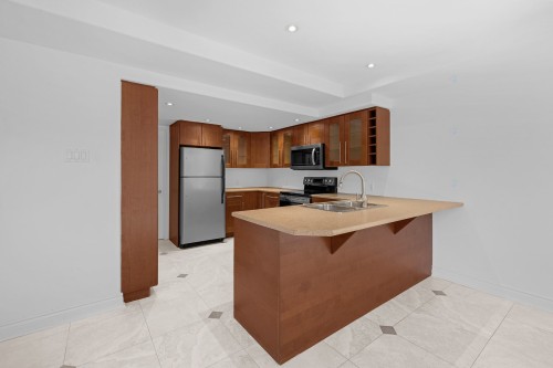 Cuisine - A-210 Rue Harland, Hampstead, QC - Indoor Photo Showing Kitchen With Double Sink