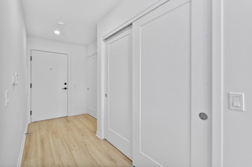 Mud Room - 207-110 Rue De Joliette, Bromont, QC - Indoor Photo Showing Other Room