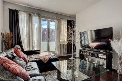 Salon - 2111-479 Av. Mousseau-Vermette, Dorval, QC - Indoor Photo Showing Living Room