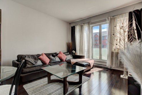 Salon - 2111-479 Av. Mousseau-Vermette, Dorval, QC - Indoor Photo Showing Living Room