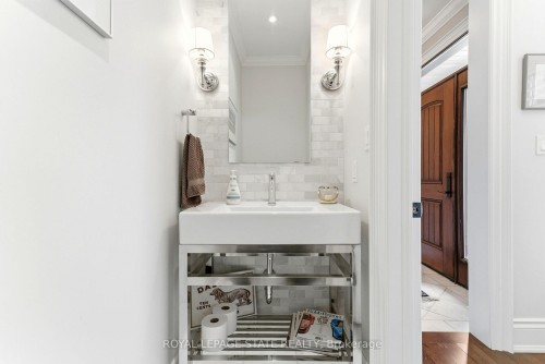 67 Alma Street, Hamilton, ON - Indoor Photo Showing Bathroom