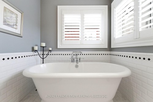 67 Alma Street, Hamilton, ON - Indoor Photo Showing Bathroom