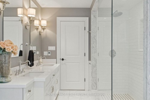 67 Alma Street, Hamilton, ON - Indoor Photo Showing Bathroom