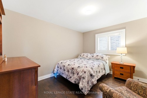 67 Alma Street, Hamilton, ON - Indoor Photo Showing Bedroom