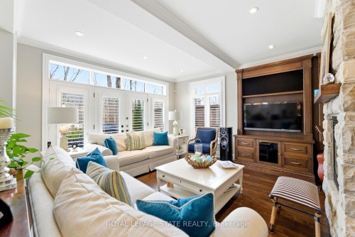 67 Alma Street, Hamilton, ON - Indoor Photo Showing Living Room