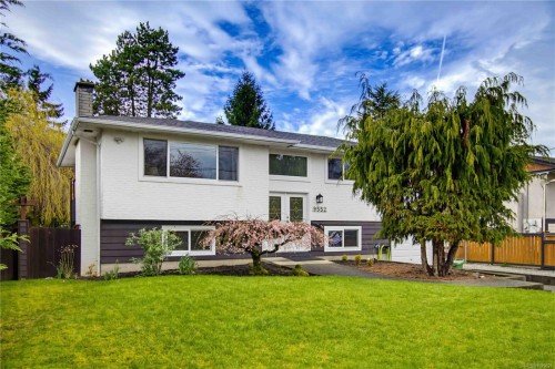 9552 Sharples Rd, Sidney, BC 