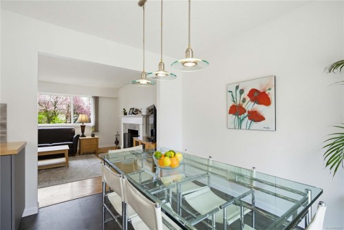 9552 Sharples Rd, Sidney, BC 