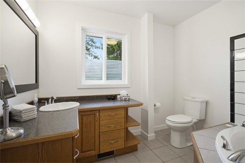 9552 Sharples Rd, Sidney, BC 