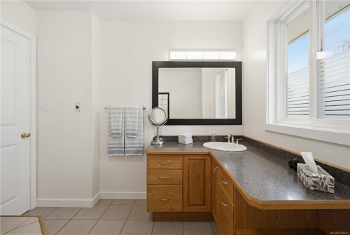 9552 Sharples Rd, Sidney, BC 