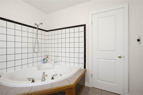 9552 Sharples Rd, Sidney, BC 