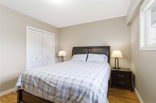 9552 Sharples Rd, Sidney, BC 