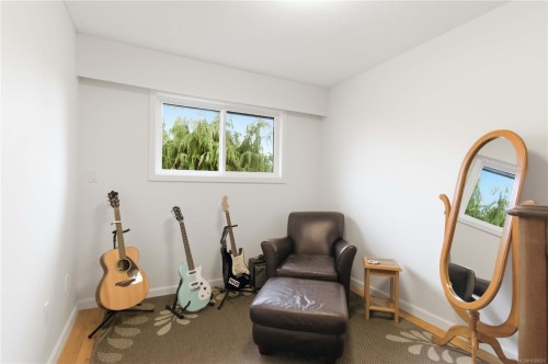 9552 Sharples Rd, Sidney, BC 