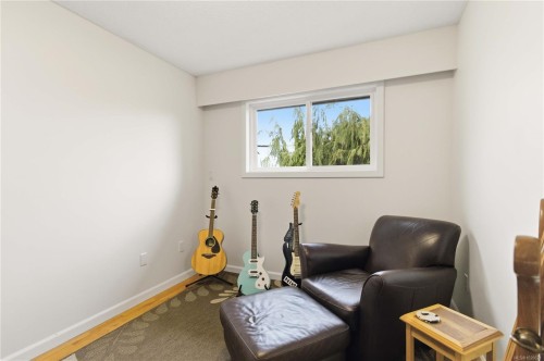 9552 Sharples Rd, Sidney, BC 