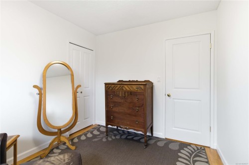 9552 Sharples Rd, Sidney, BC 