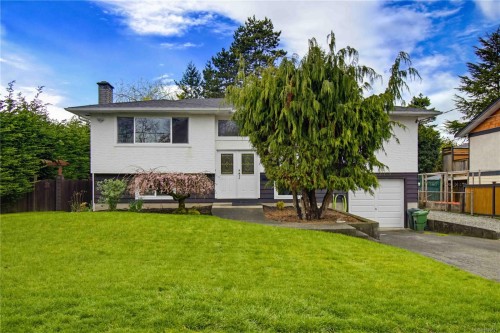 9552 Sharples Rd, Sidney, BC 