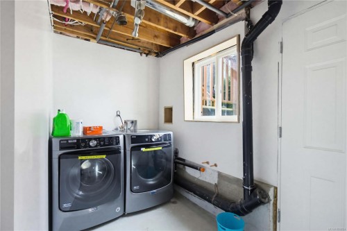 9552 Sharples Rd, Sidney, BC 