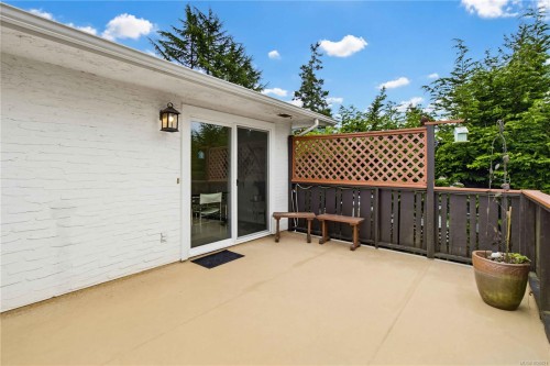 9552 Sharples Rd, Sidney, BC 