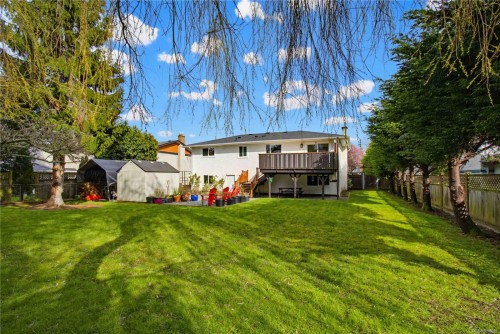 9552 Sharples Rd, Sidney, BC 