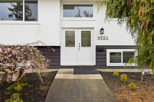 9552 Sharples Rd, Sidney, BC 