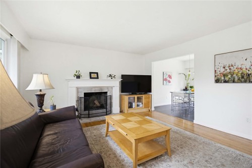 9552 Sharples Rd, Sidney, BC 