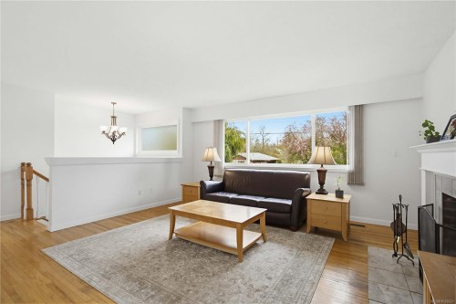 9552 Sharples Rd, Sidney, BC 