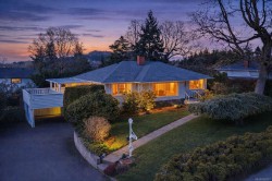 1268 Garkil Rd Saanich, BC V8P 2L3