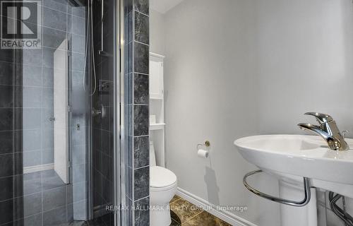 261 Bruyere Street, Ottawa, ON - Indoor Photo Showing Bathroom