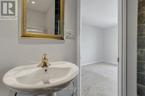261 Bruyere Street, Ottawa, ON - Indoor Photo Showing Bathroom