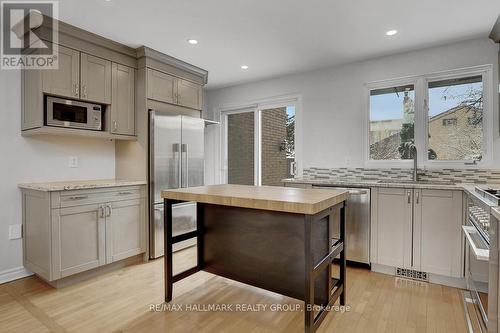 261 Bruyere Street, Ottawa, ON - Indoor Photo Showing Kitchen With Upgraded Kitchen