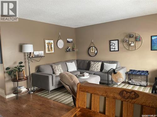 39 Greenwood Crescent, Regina, SK - Indoor Photo Showing Living Room