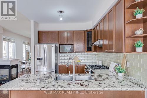 4462 Centretown Way, Mississauga, ON - Indoor Photo Showing Kitchen With Upgraded Kitchen