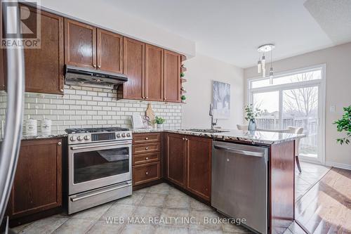 4462 Centretown Way, Mississauga, ON - Indoor Photo Showing Kitchen With Stainless Steel Kitchen With Upgraded Kitchen