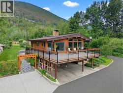 571 60 Street SW Salmon Arm, BC V1E 3B3
