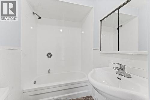 1107 Pierre, Windsor, ON - Indoor Photo Showing Bathroom