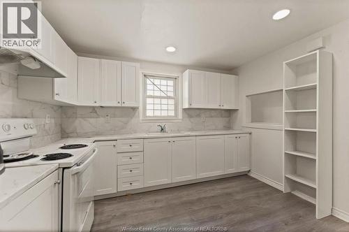 1107 Pierre, Windsor, ON - Indoor Photo Showing Kitchen