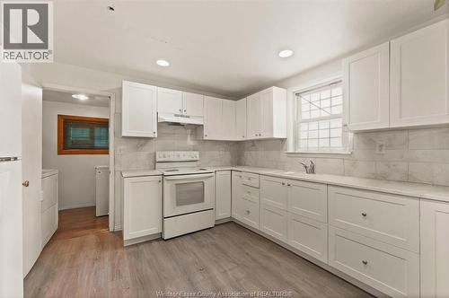 1107 Pierre, Windsor, ON - Indoor Photo Showing Kitchen