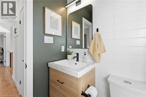 11 Sandlyn Court, Hamilton, ON - Indoor Photo Showing Bathroom