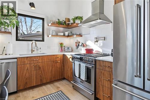 11 Sandlyn Court, Hamilton, ON - Indoor Photo Showing Kitchen