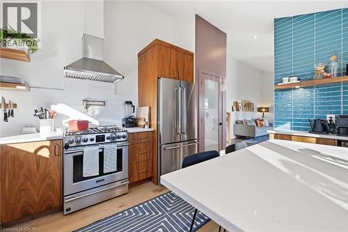 11 Sandlyn Court, Hamilton, ON - Indoor Photo Showing Kitchen