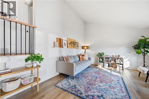 11 Sandlyn Court, Hamilton, ON - Indoor Photo Showing Living Room