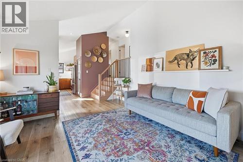 11 Sandlyn Court, Hamilton, ON - Indoor Photo Showing Living Room