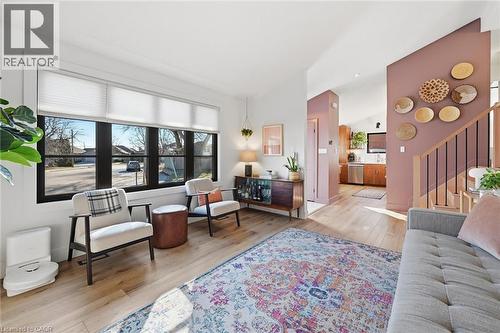 11 Sandlyn Court, Hamilton, ON - Indoor Photo Showing Living Room