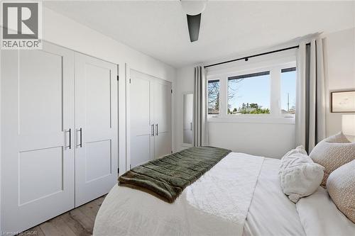 11 Sandlyn Court, Hamilton, ON - Indoor Photo Showing Bedroom