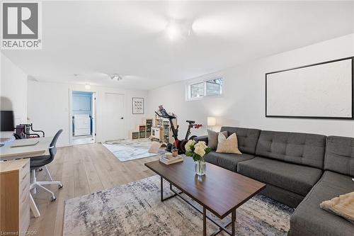 11 Sandlyn Court, Hamilton, ON - Indoor Photo Showing Living Room