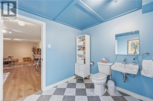 11 Sandlyn Court, Hamilton, ON - Indoor Photo Showing Bathroom